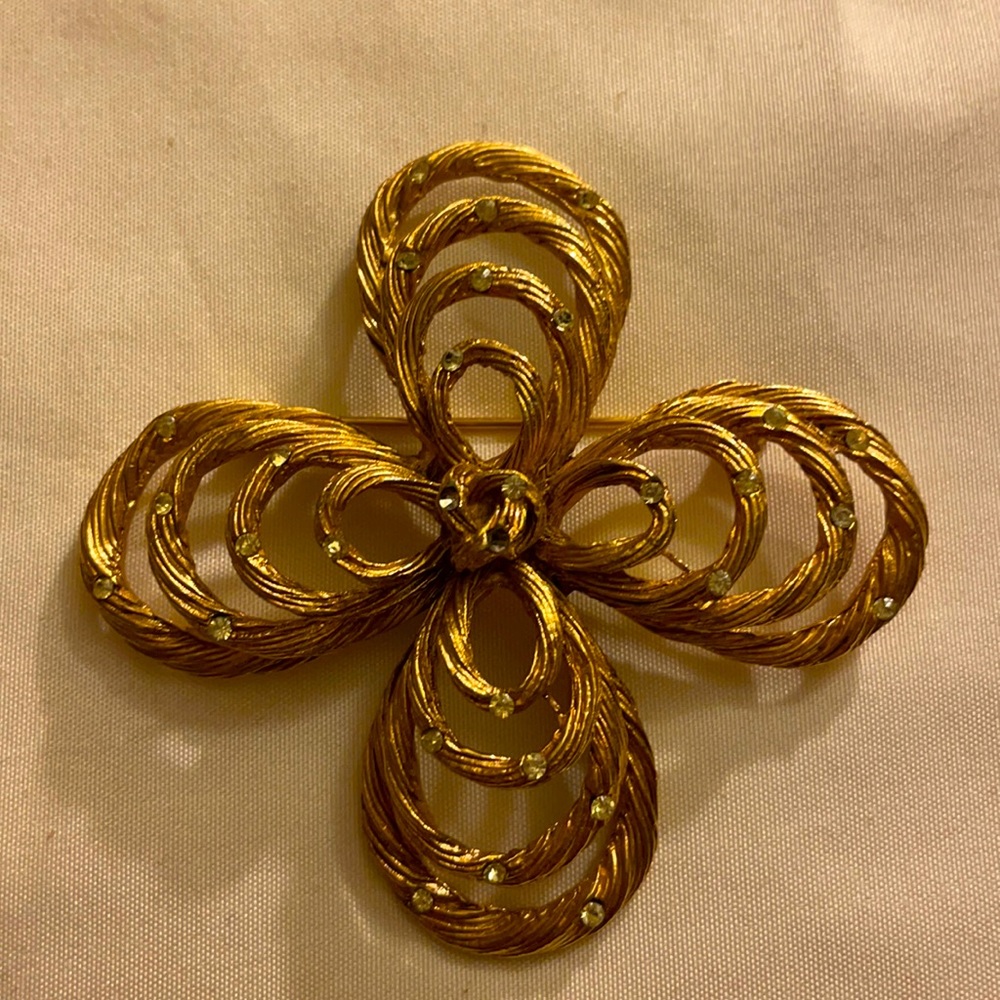 🌟 Capri golden brooch UNISEX